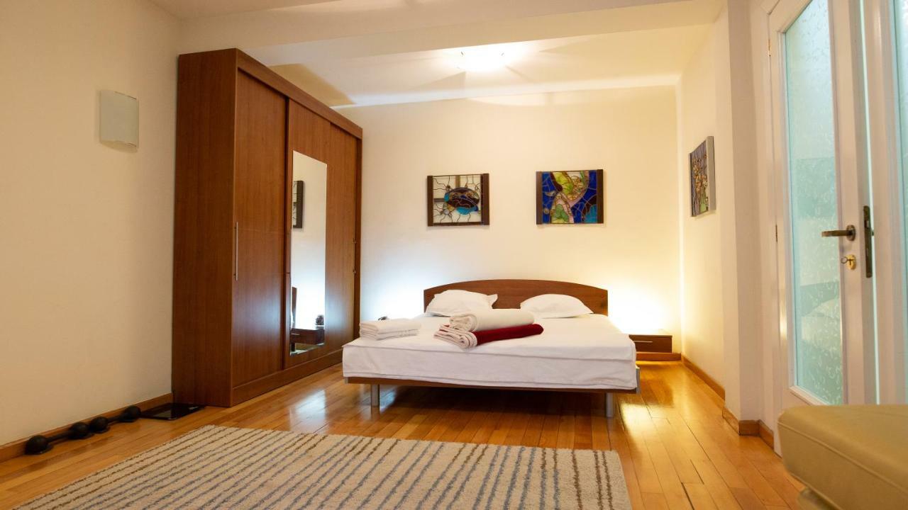 Nicole's Apartment Bucarest Extérieur photo