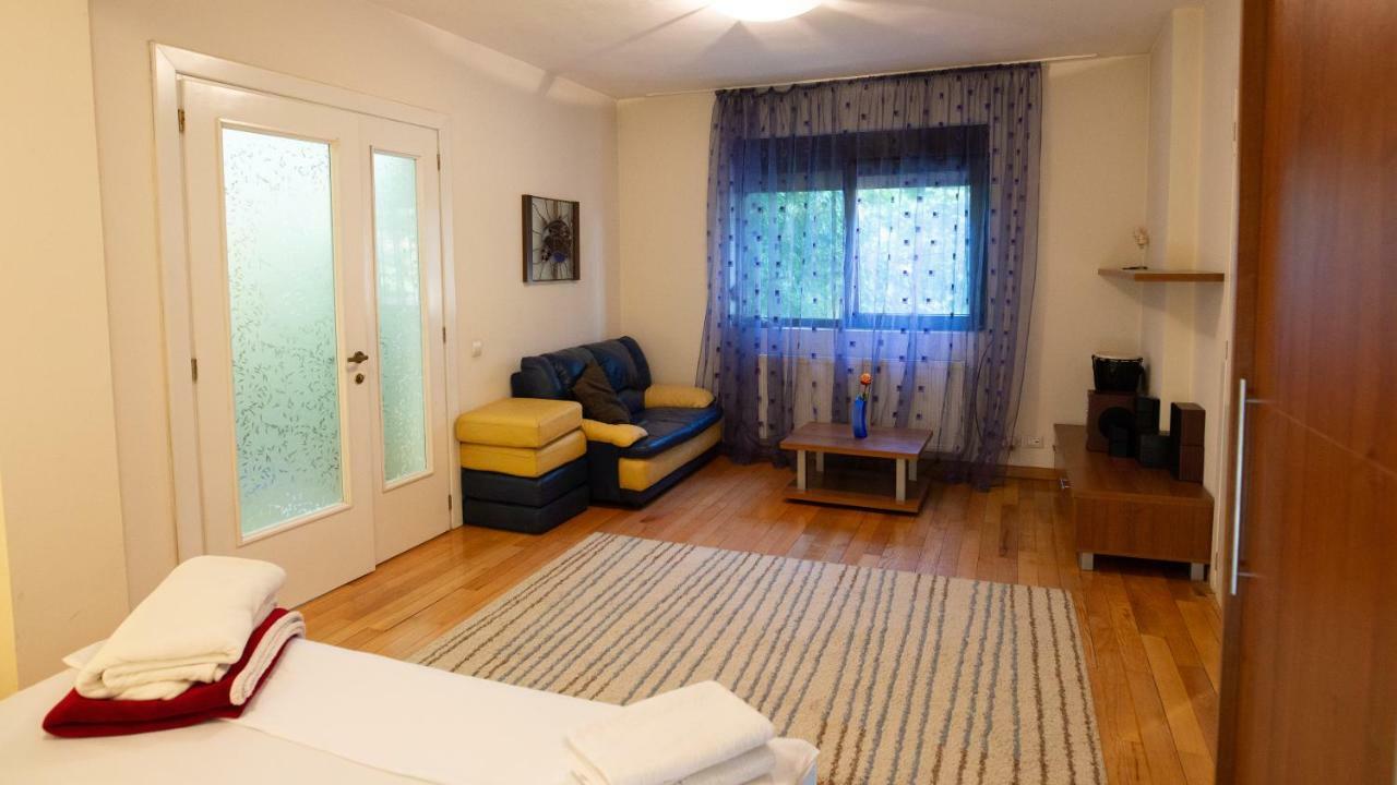 Nicole's Apartment Bucarest Extérieur photo